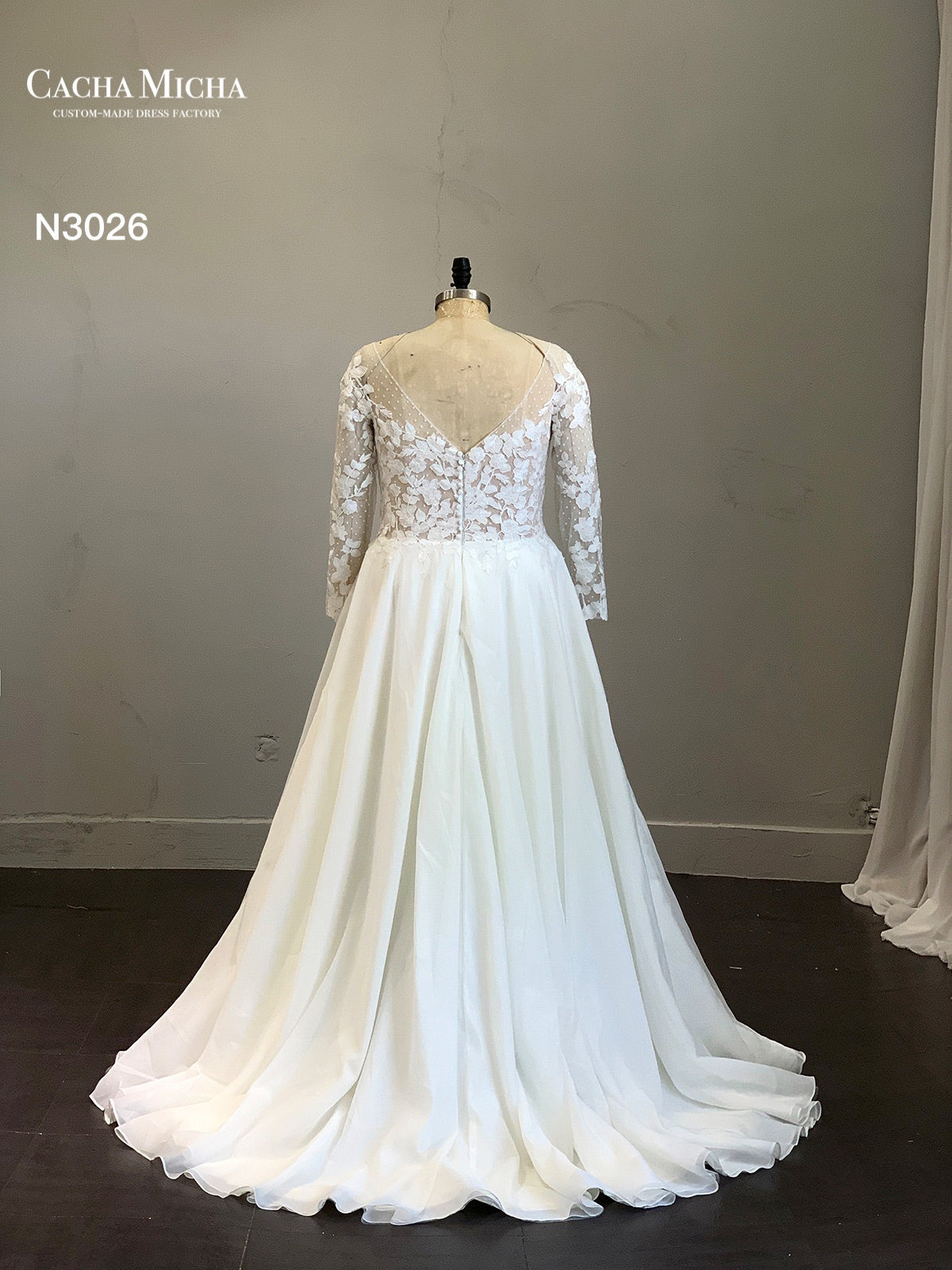 Dotted Lace Long Sleeves Plus Size Wedding Dress N3026