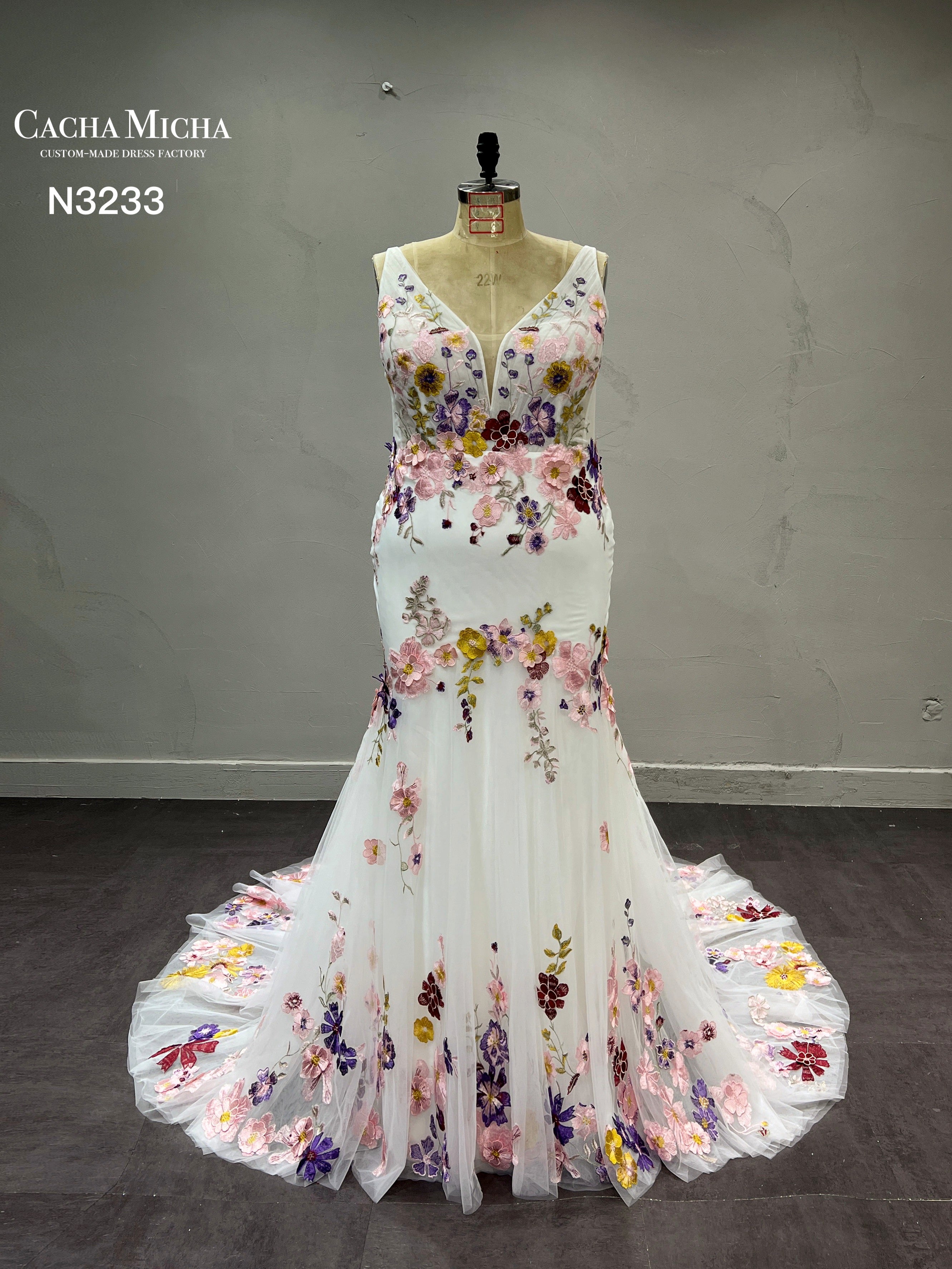 Colorful Lace Applique Plus Size Wedding Dress N3333