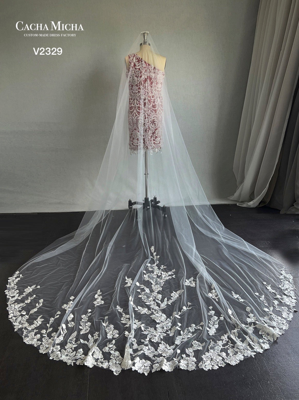Classic Lace Applique Chapel Length Bridal Veil V2329