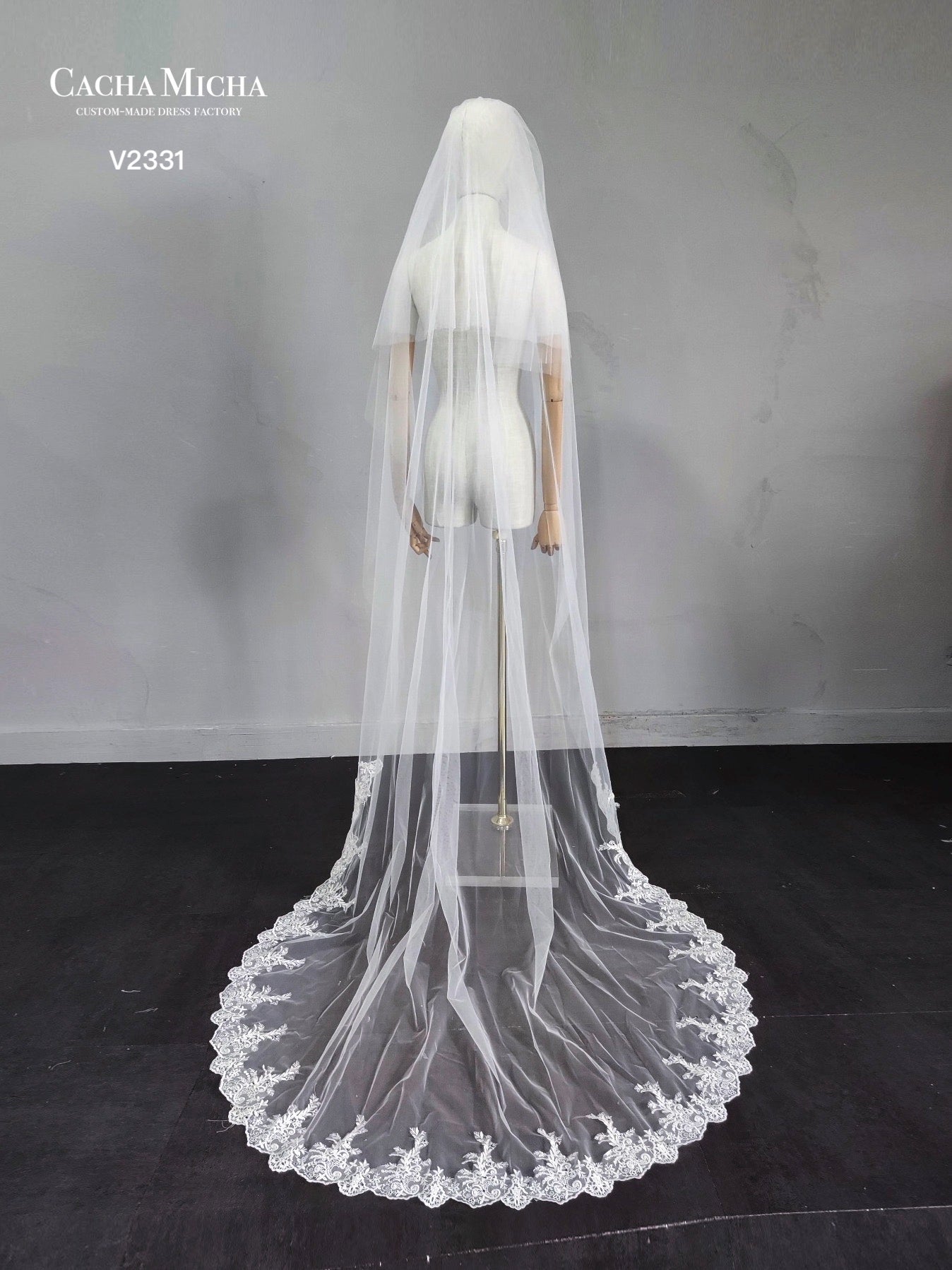 Sweep Train Lace Trimming Bridal Veil V2331