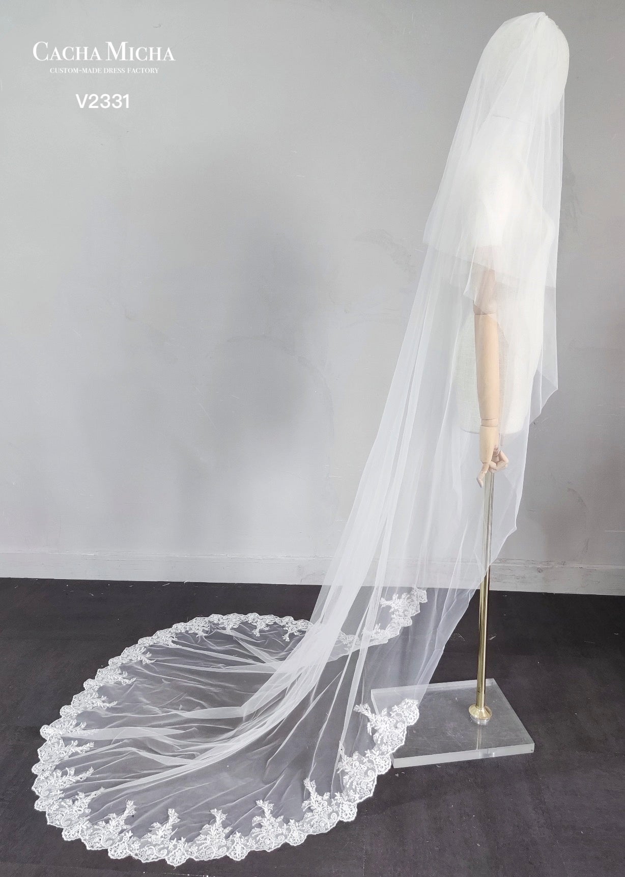 Sweep Train Lace Trimming Bridal Veil V2331