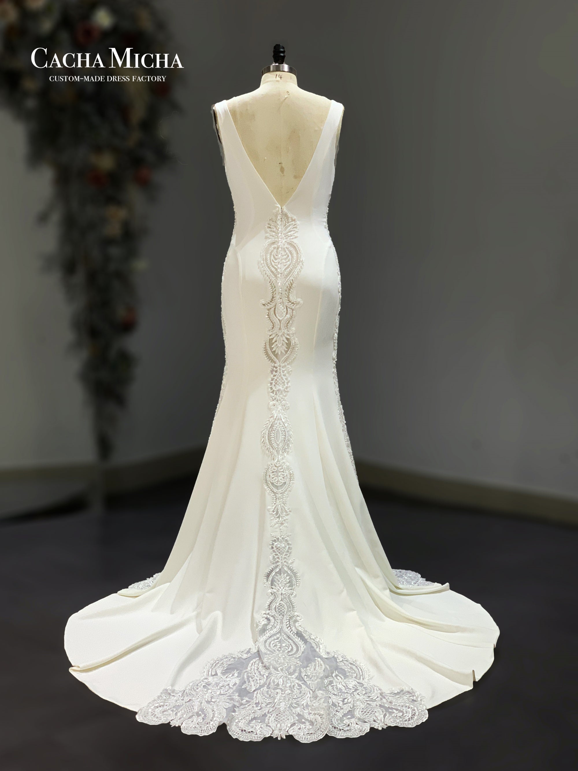 elegant crepe fabric sleeveless bridal dress 211235