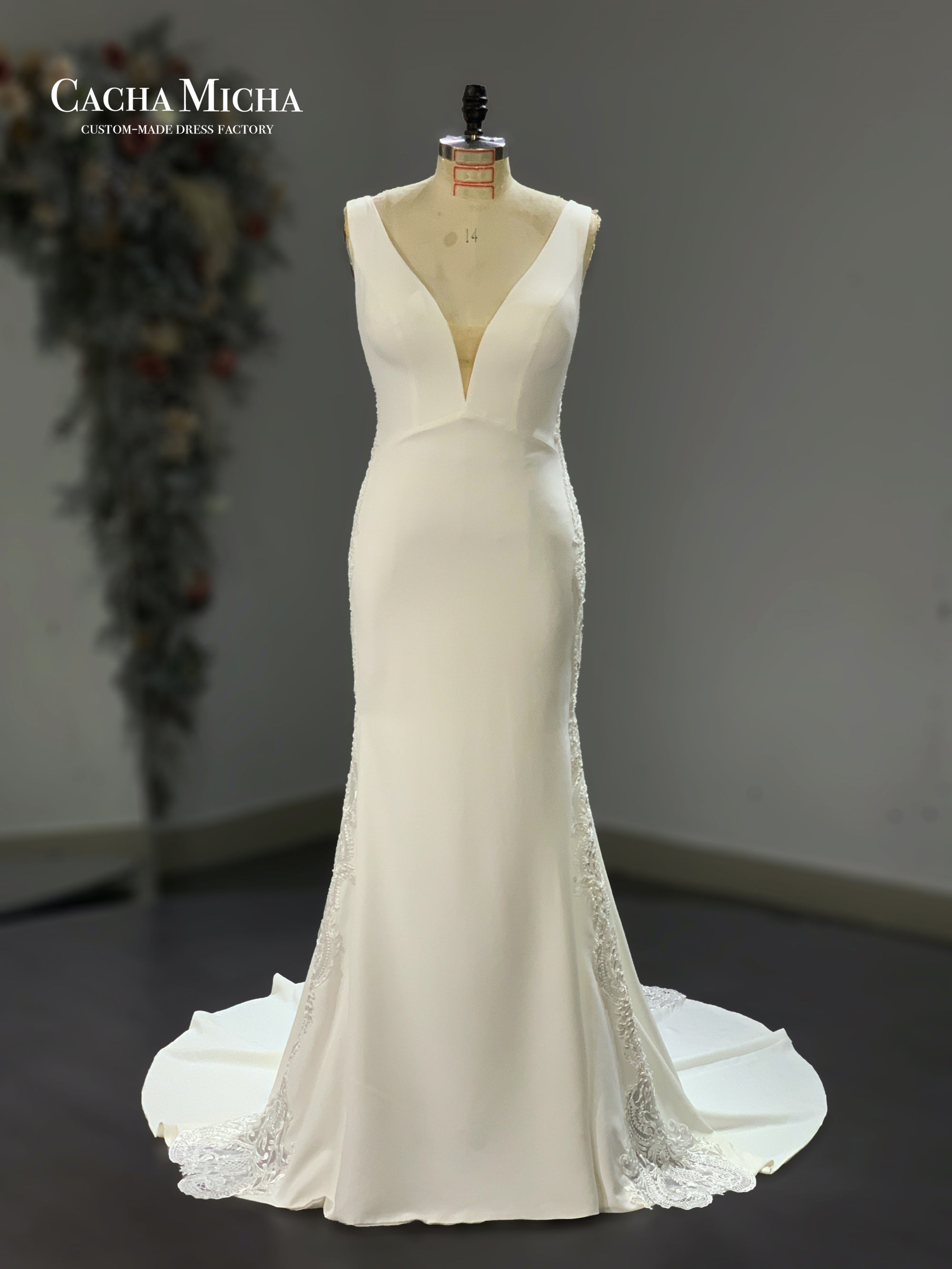 elegant crepe fabric sleeveless bridal dress 211235