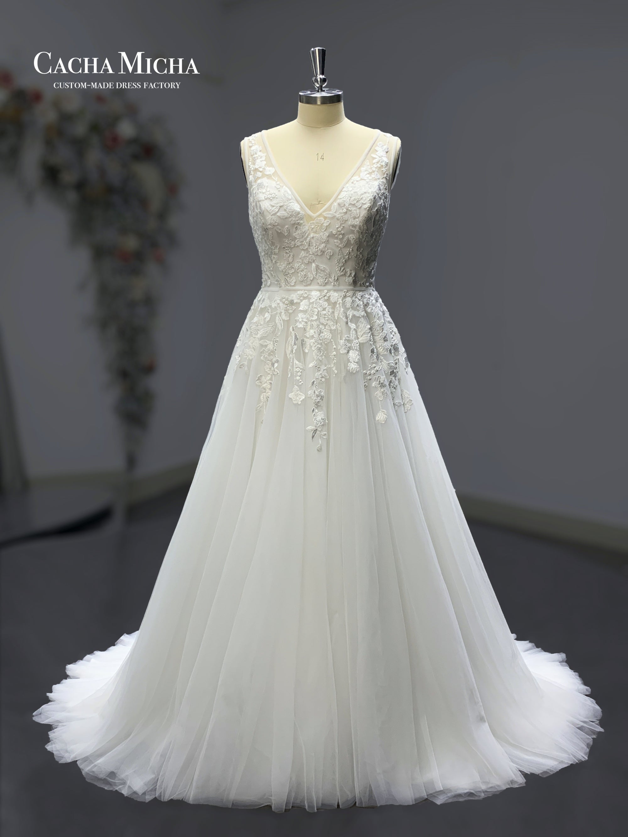 Keyhole Back V Neck Lace Bridal Gown R4369