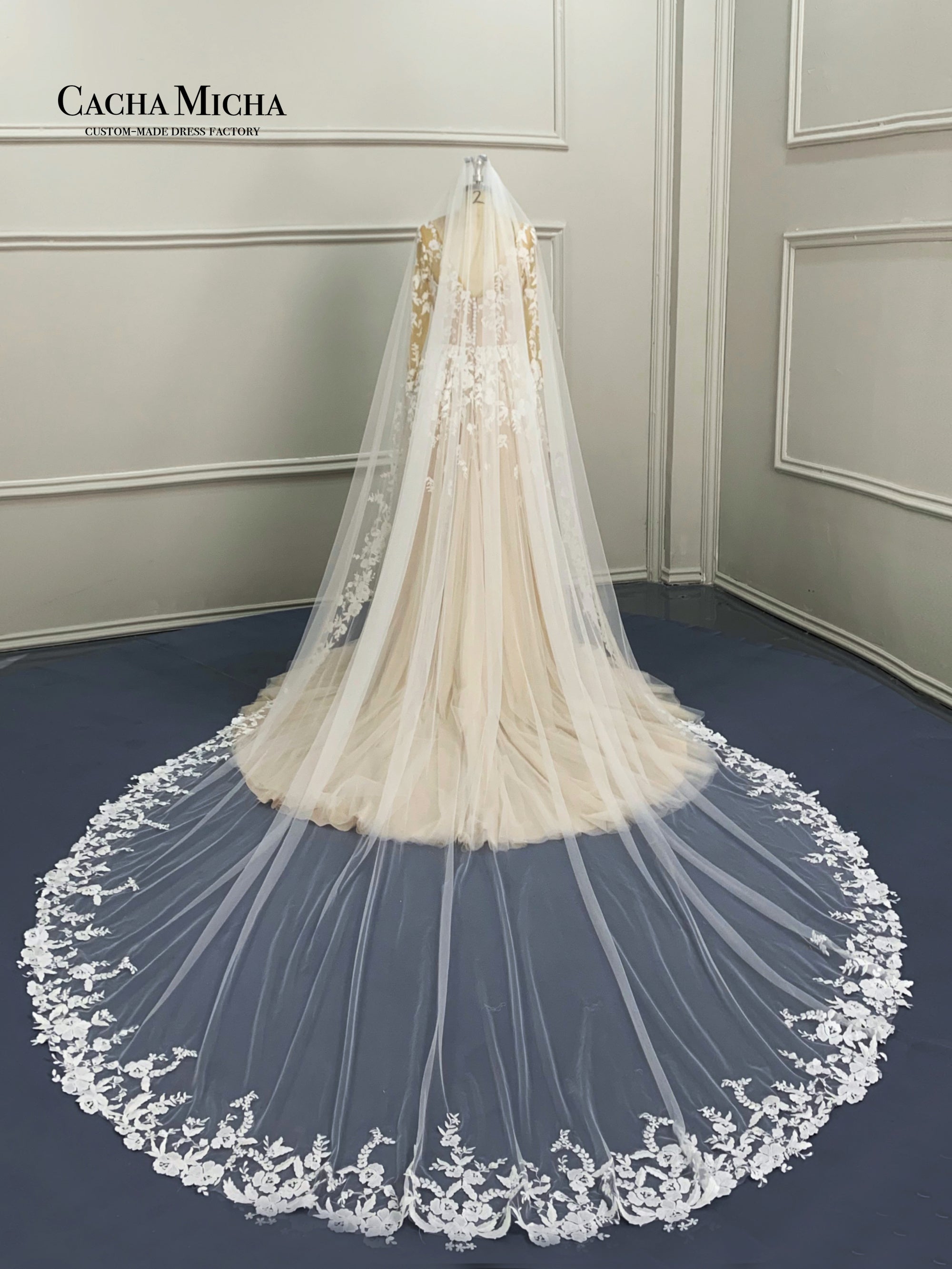 Embroidered lace scallops bridal veil V2751