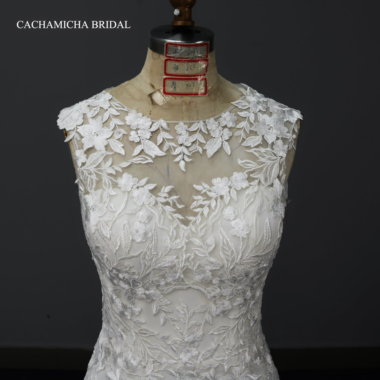 Sleeveless Boat Neck Lace Slim Bridal Gown 4003