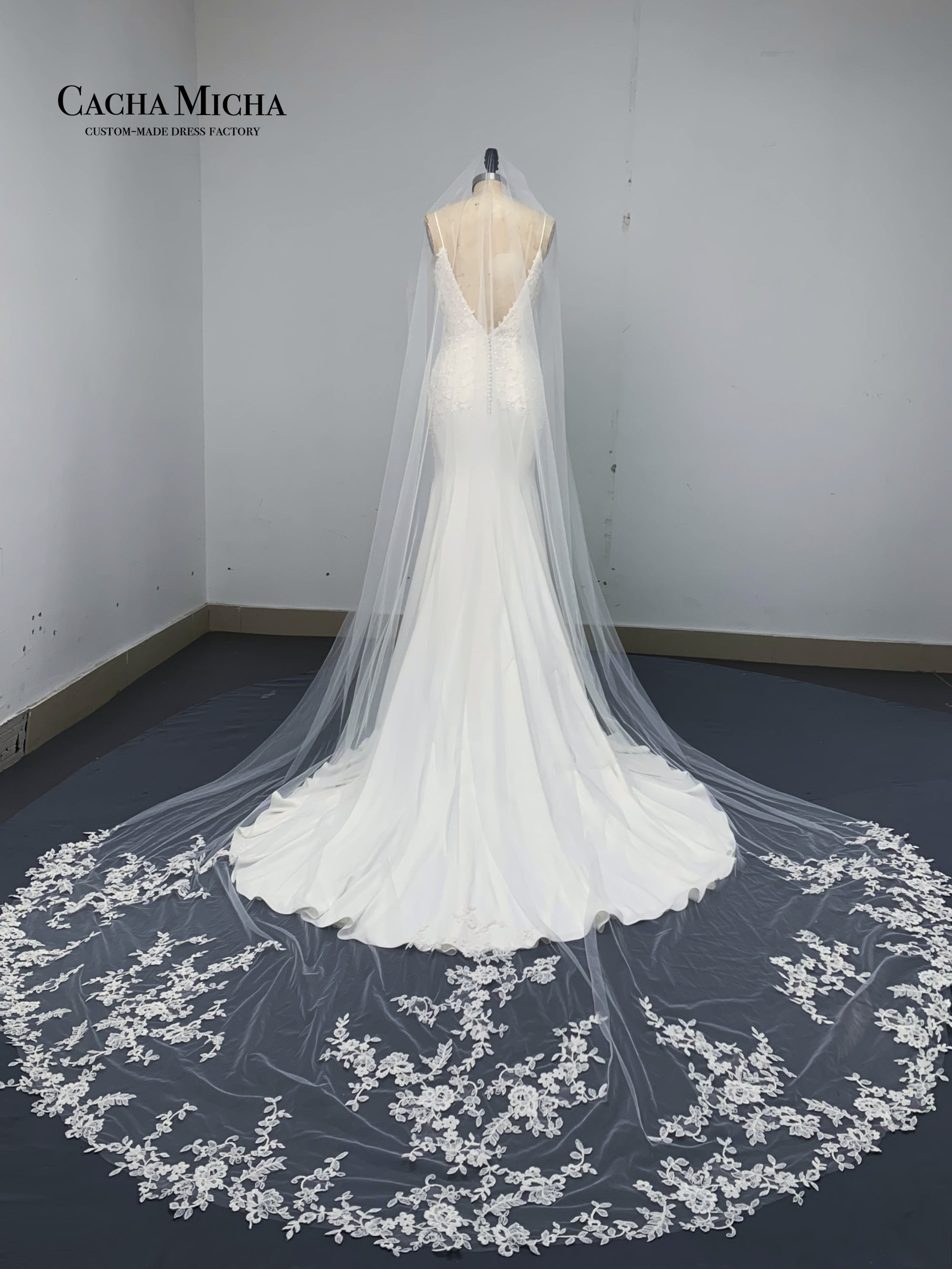 charming long train lace bridal veil V7136