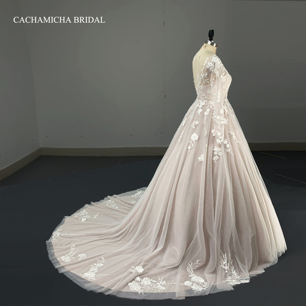 V Back Lace Long Sleeves Ball Gown Blush Wedding Gown 7150