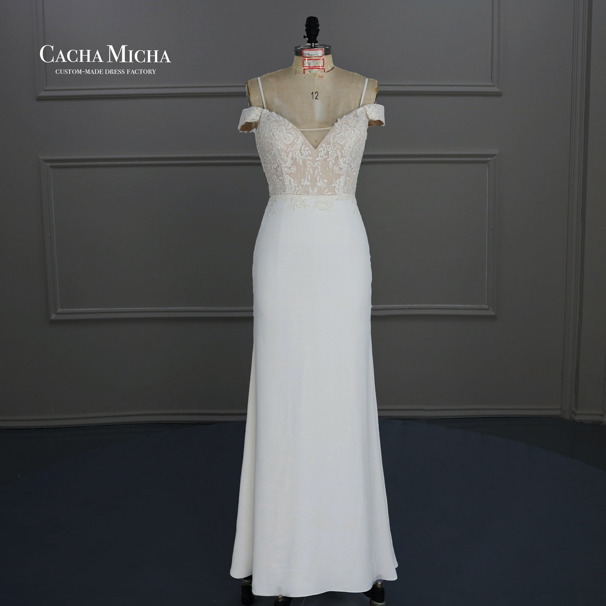 Fitted lace top bridal dress with detachable train J218