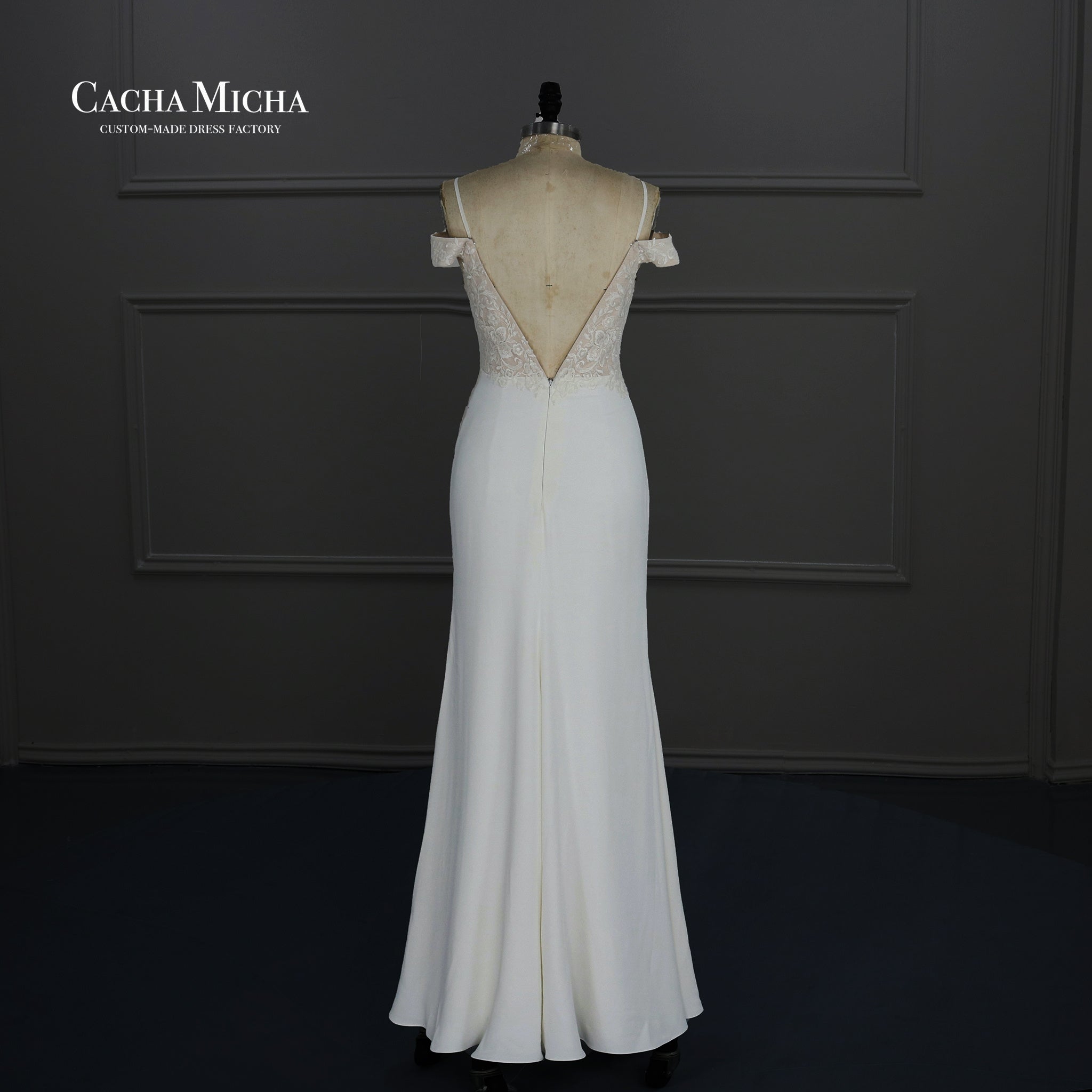 Fitted lace top bridal dress with detachable train J218