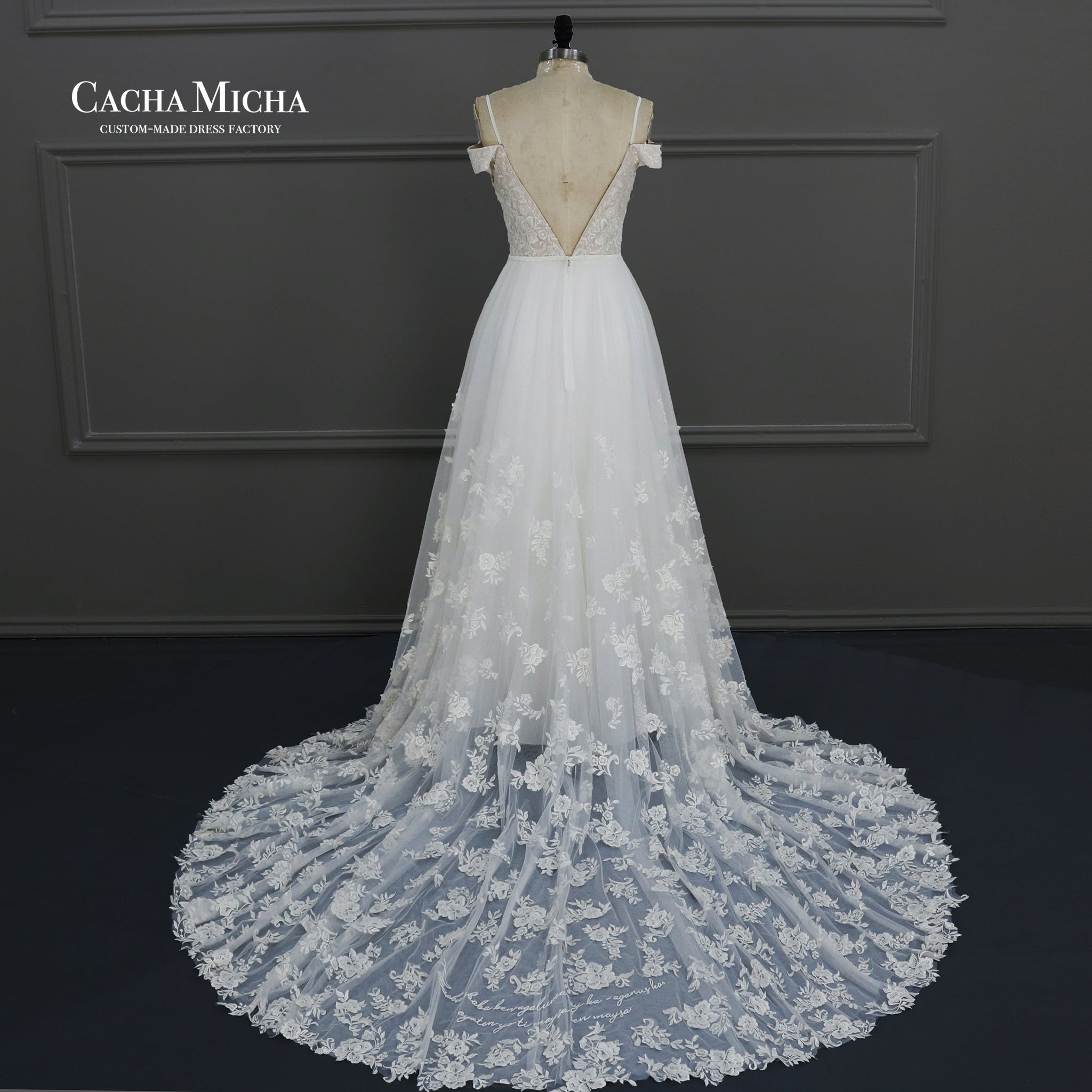 Fitted lace top bridal dress with detachable train J218