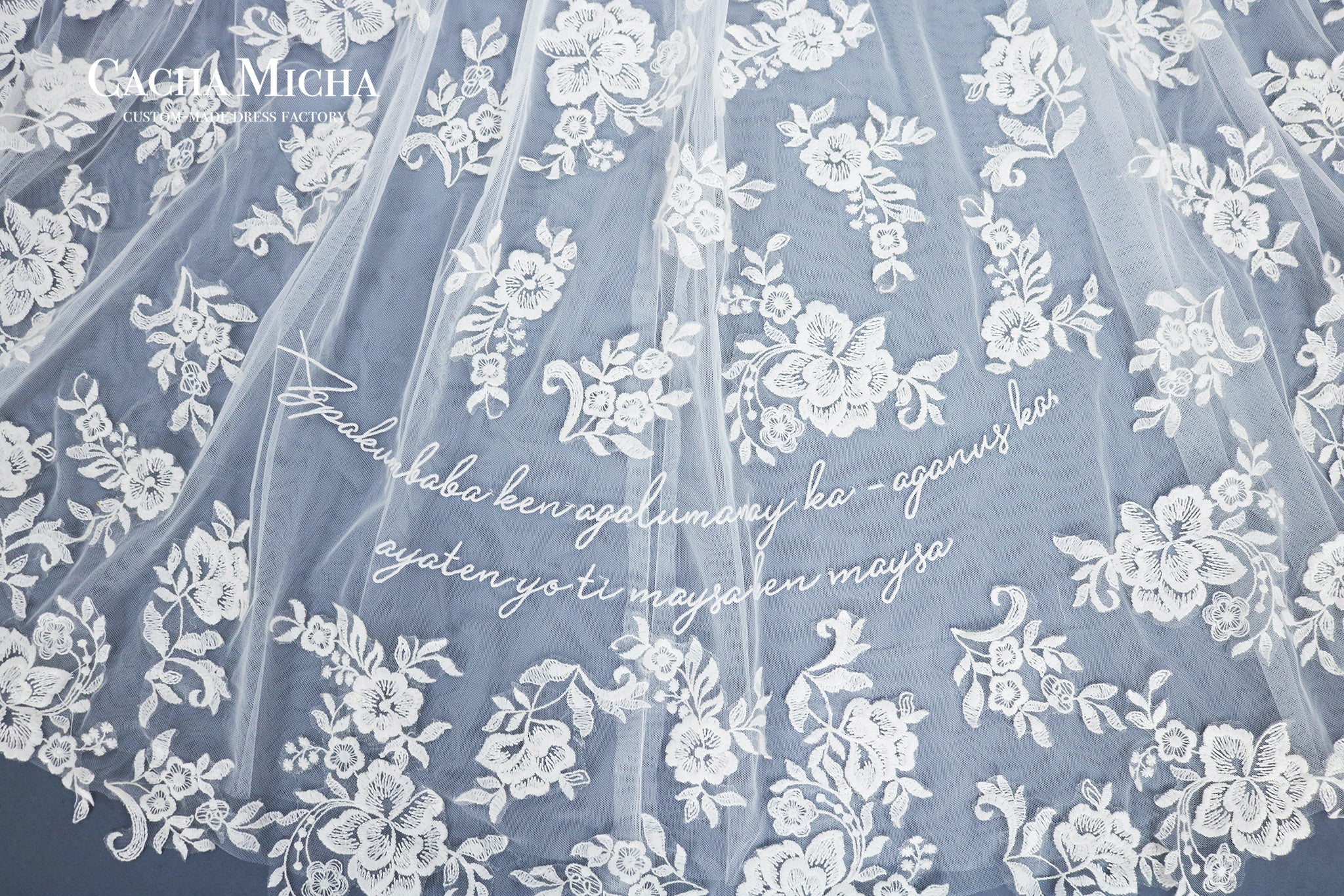 Fitted lace top bridal dress with detachable train J218